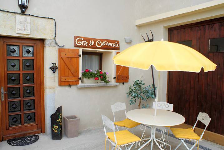 Gîte pour 4 personnes, avec jacuzzi ainsi que jardin et terrasse