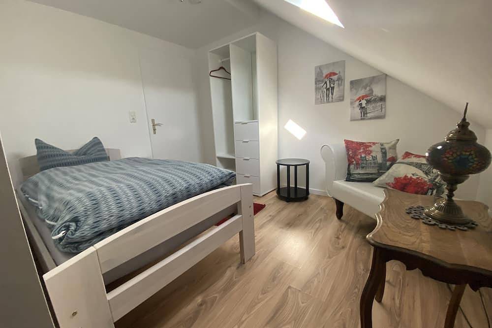 Ganze Wohnung, Gemütliche und helle Ferienwohnung (55m2) im Dachgeschoss in Dörfles-Esbach, Oberes Maintal - Coburger Land