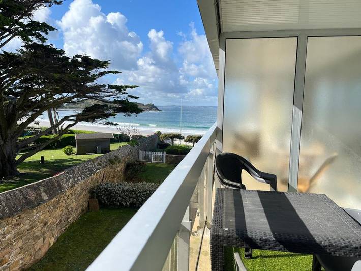 Gîte pour 2 personnes, avec Terrasse et Vue dans Plage Tresmeur - 2