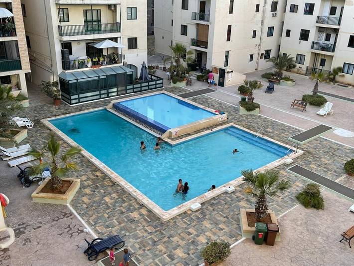Gîte pour 5 personnes, avec Balcon et Terrasse ainsi que Piscine et Vue dans Qawra - 2