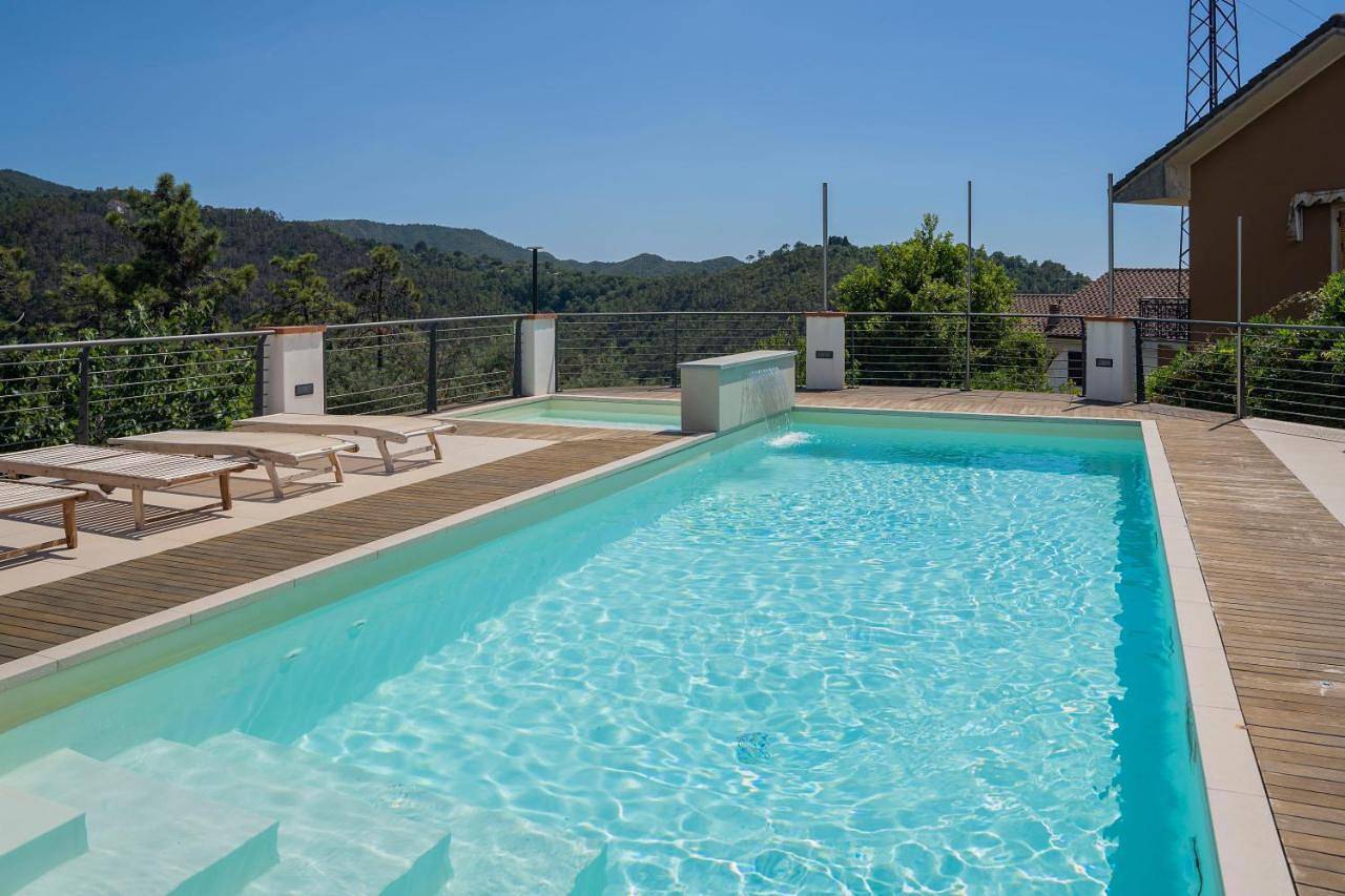Appartamento intero, 065 - Villa Letizia, Elegante 2 Piscina e Natura, 10 minuti da Mare e Spiaggie in Casarza Ligure, Riviera di Levante