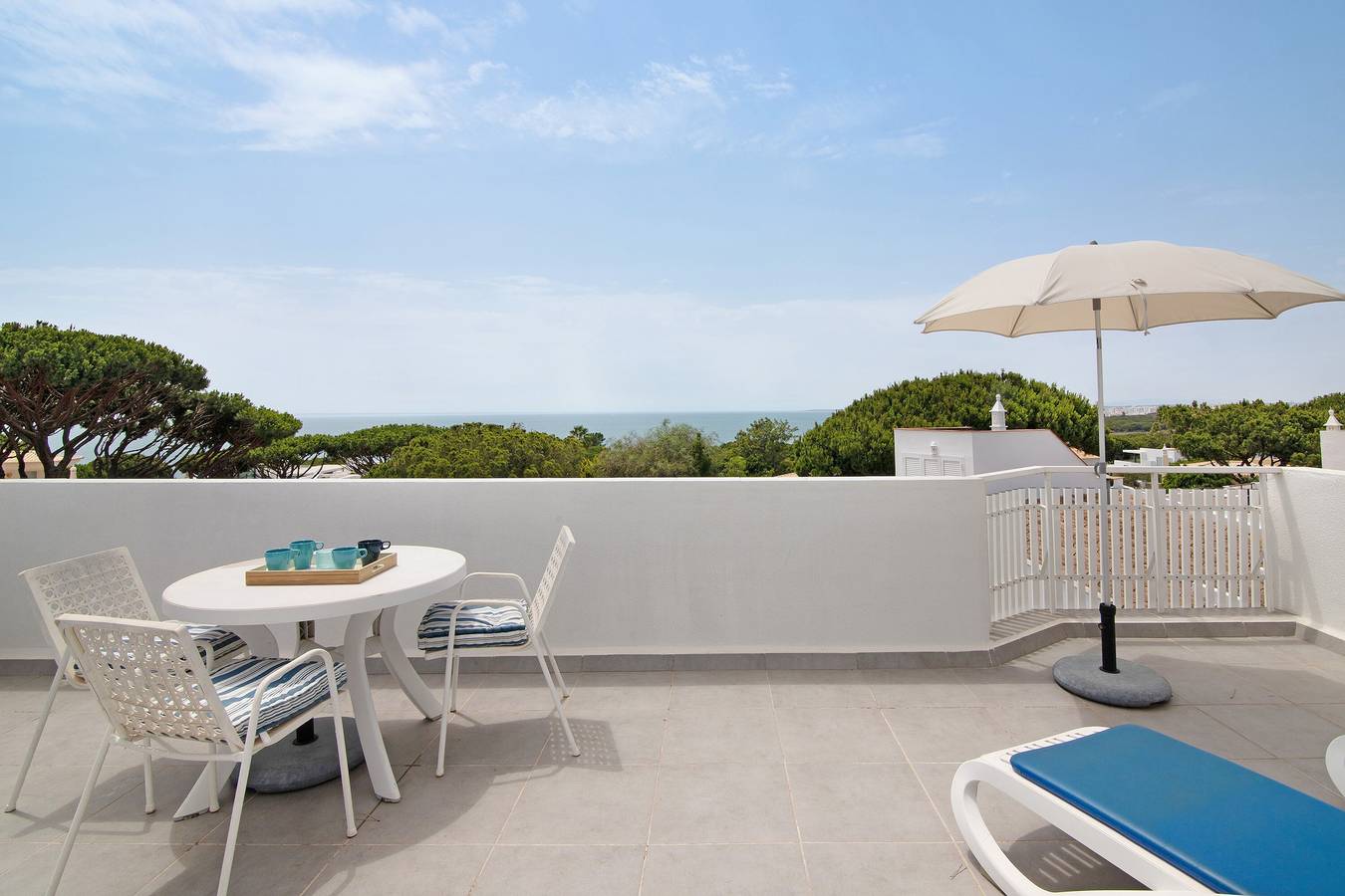 Villa 'Harlequin' mit Meerblick, Wi-Fi und Klimaanlage in Vale do Lobo, Almancil