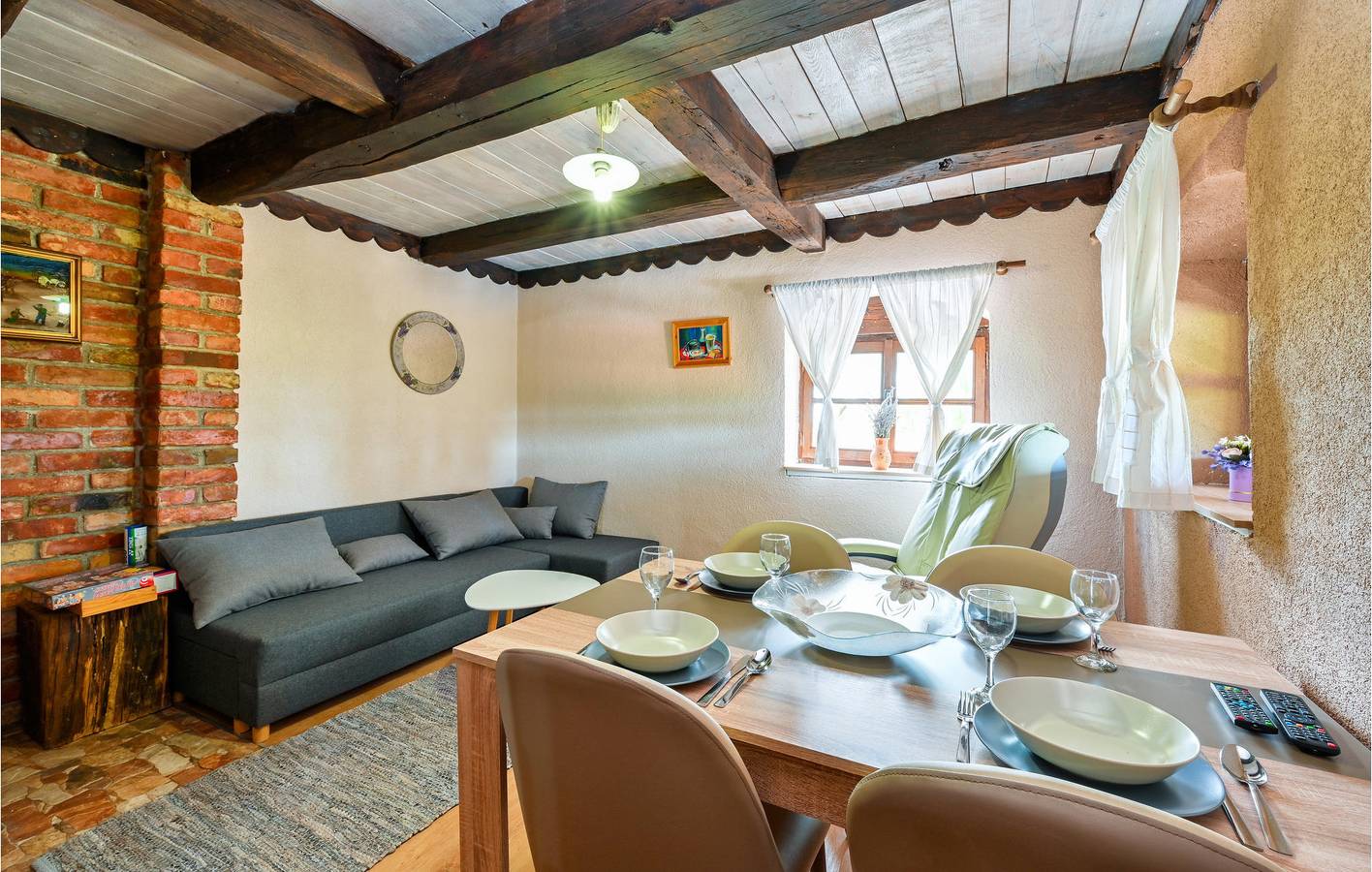 Gemütliche 1-Zimmer-Wohnung mit Pool und Terrasse in Sveti Ivan Zelina in Zagreb und Umgebung