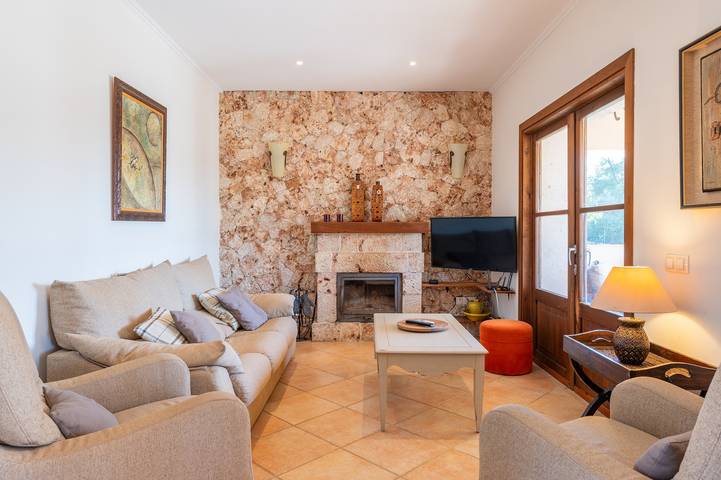 Finca 'Ca Na Capellana' mit Bergblick, privatem Pool und Wlan in Llubí, Mallorca Inselmitte