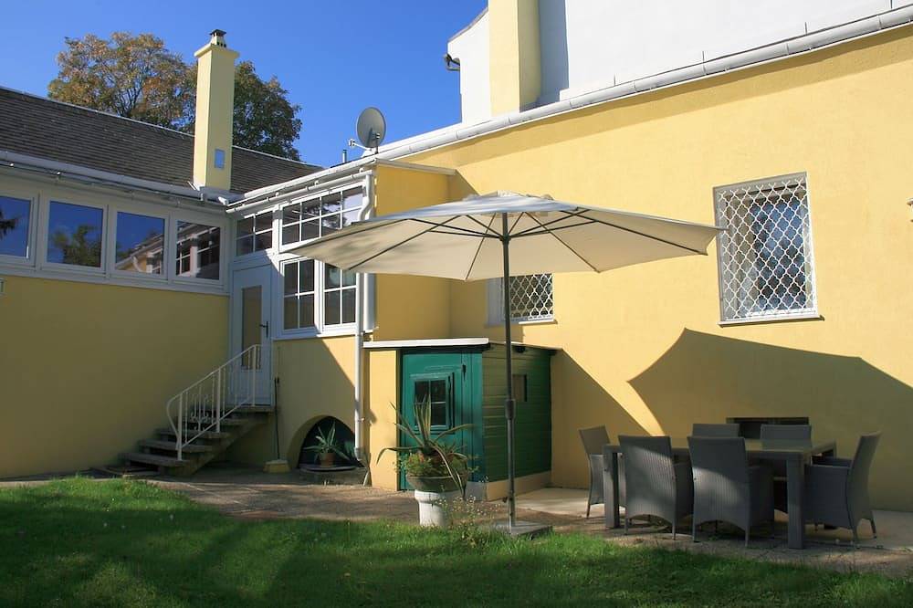 Ancienne maison de campagne viennoise avec véranda, jardin privé & parking in Liesing (Vienne), Vienne (Autriche)