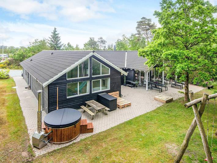 Ferienhaus für 18 Personen, mit Whirlpool und Terrasse sowie Pool und Sauna in Filsø See