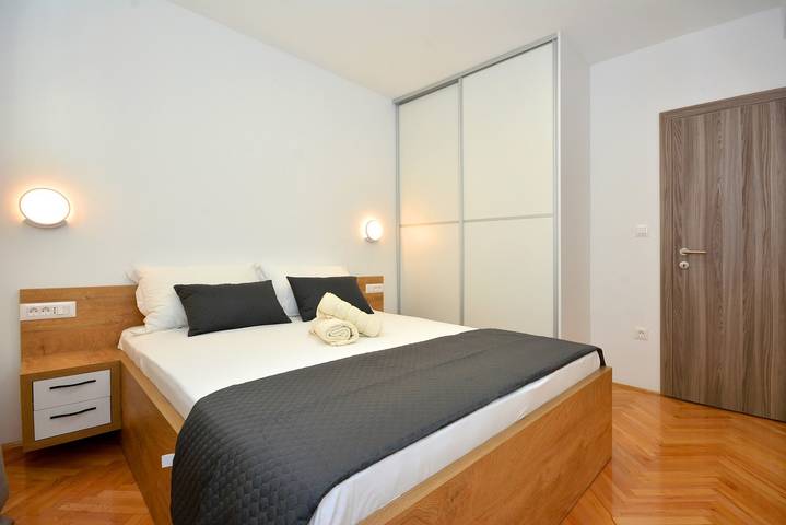 Entire apartment, Four bedroom apartment Radeljic A1 in Podstrana in Podstrana, Split-Dalmatia