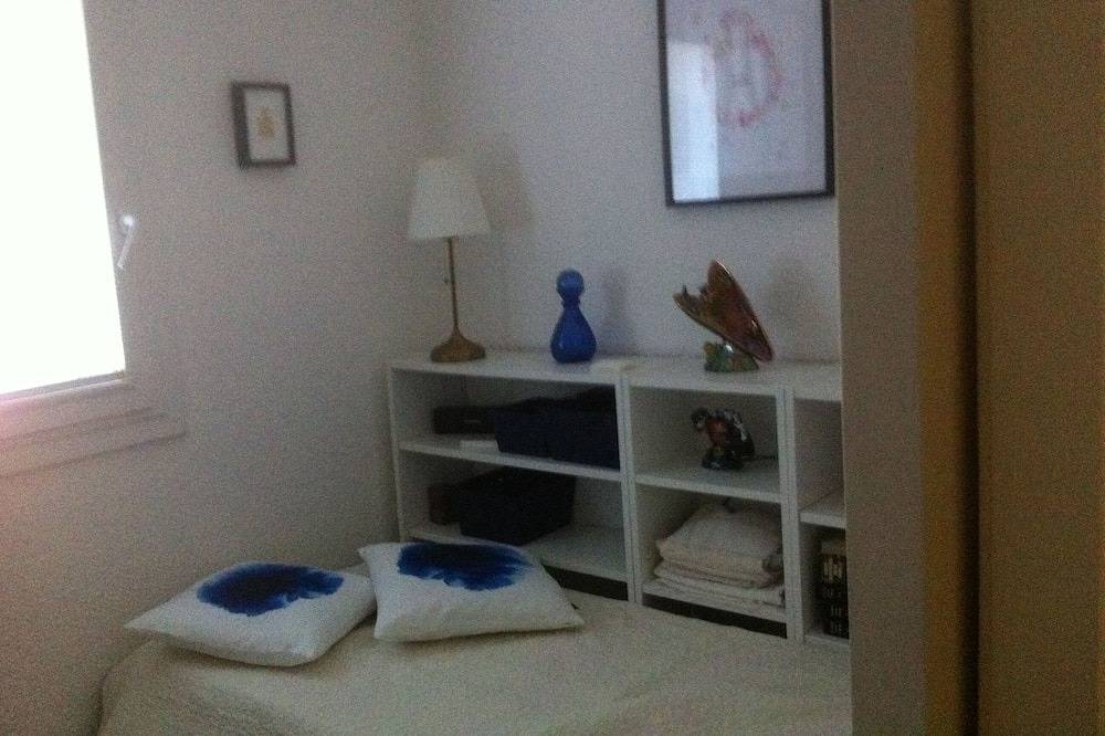 Geheel appartement, \"Alienor\", charmant klein appartement in het dennenbos op 120 m van het strand in La Nartelle, Sainte-Maxime