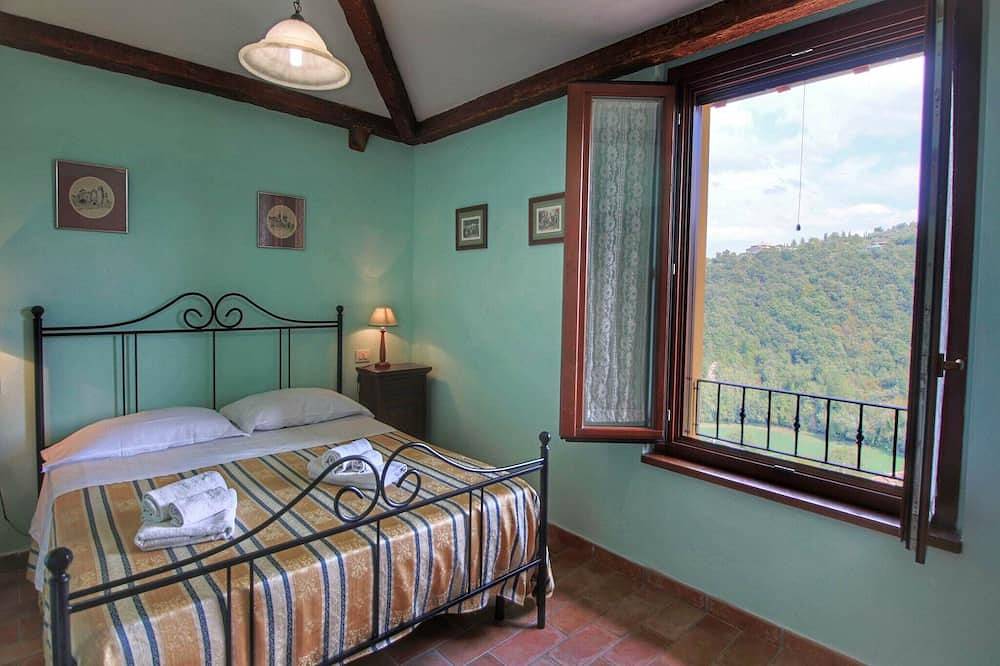 Pet-Friendly Cottage with pool in Bettona, Perugia Province
