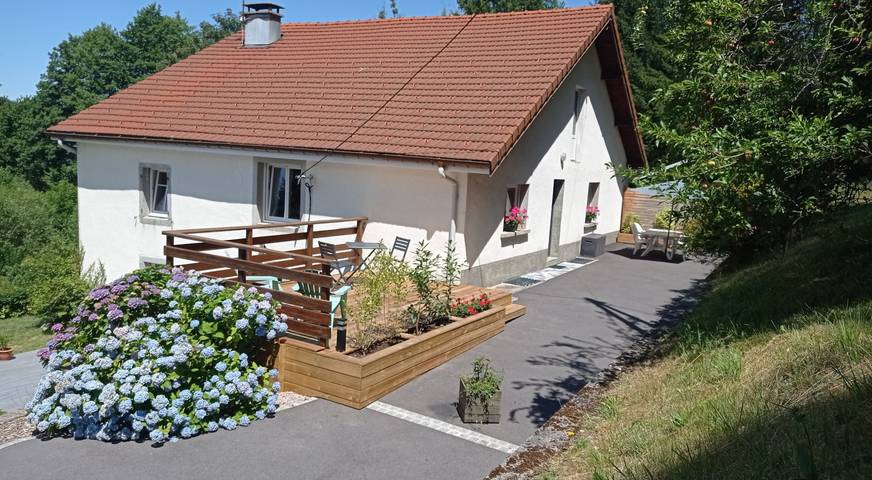 Gîte pour 4 personnes, avec Balcon ainsi que Terrasse et Jardin