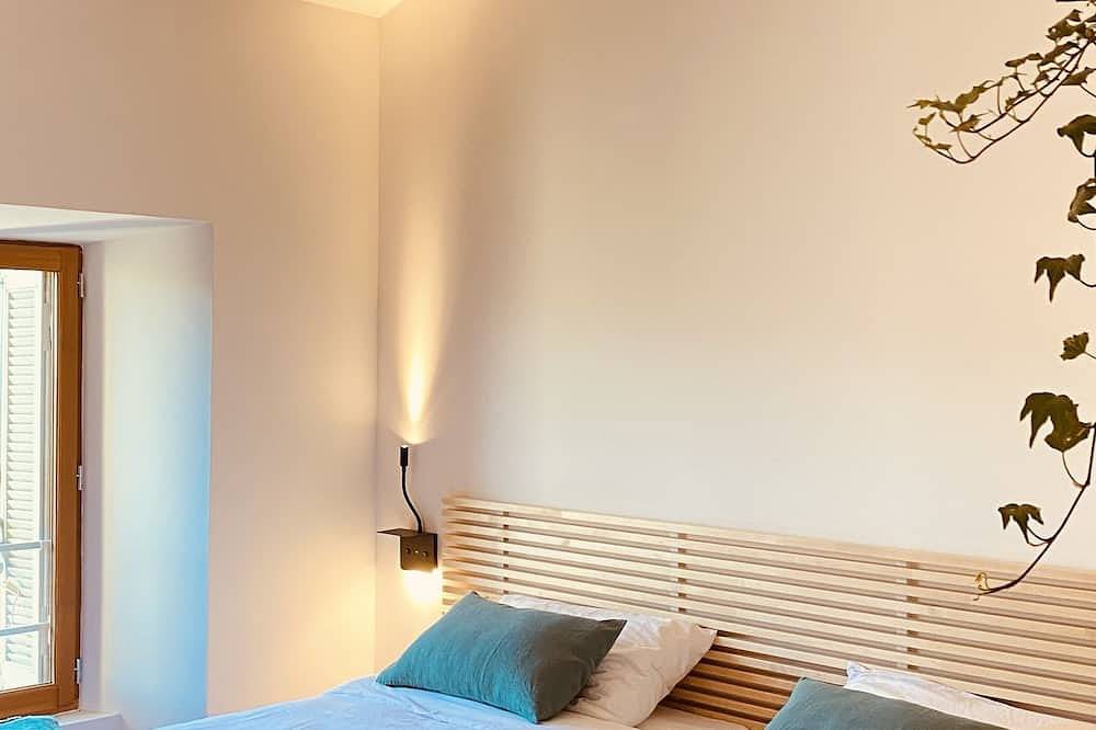 Vacation home with heated pool in the Vaucluse for 8 people. in Mormoiron, Parc naturel régional du Mont-Ventoux
