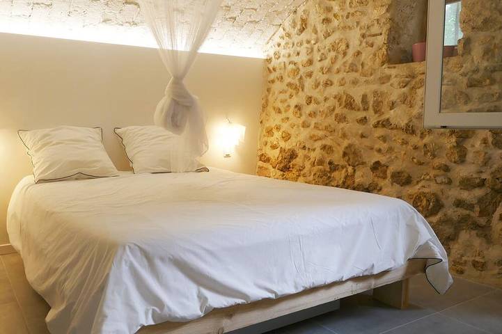 Gîte pour 2 personnes, avec terrasse ainsi que piscine et jardin à Navacelles