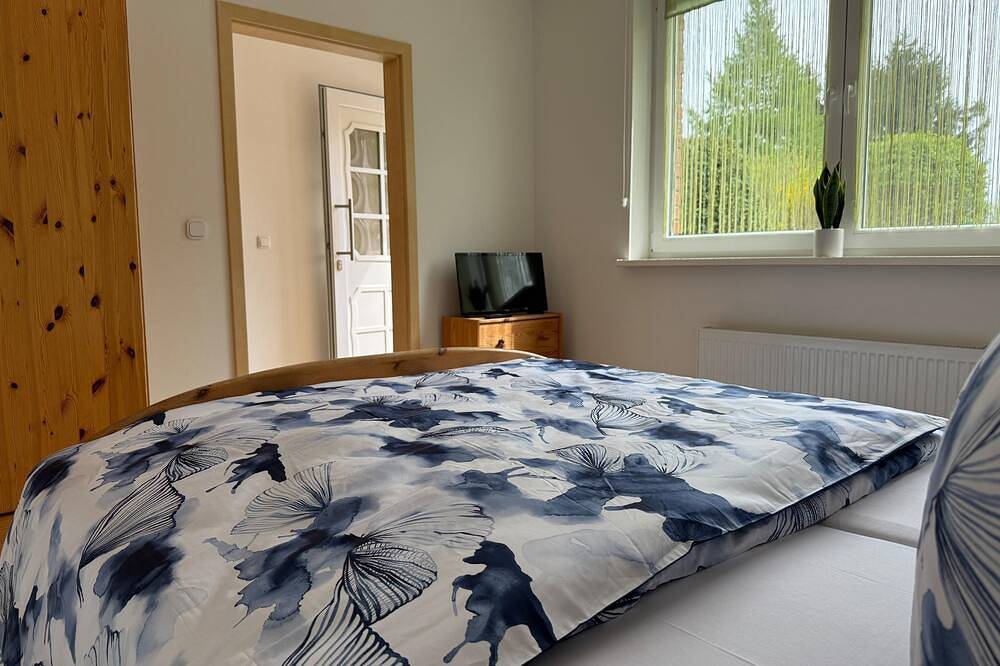 Ganze Wohnung, Komfortable Ferienwohnung in der Pension vorm Darß in Neu Hirschburg, Ribnitz-Damgarten