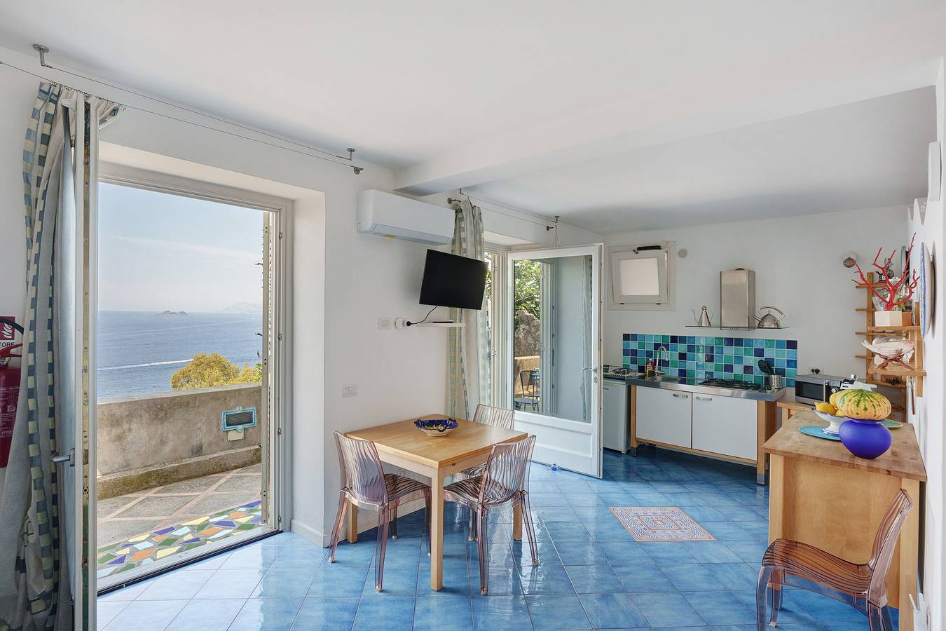 Entire apartment, Apartment 'Il Geco Praiano' with Sea View, Wi-Fi and Air Conditioning in Vettica Maggiore, Praiano