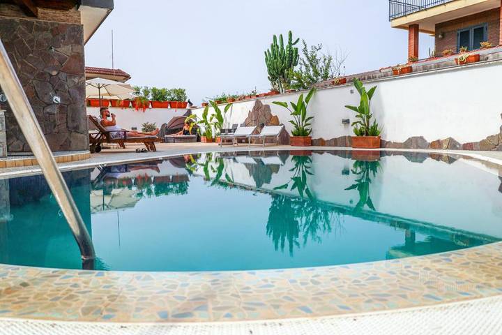 B&b per 4 persone, con panorama e piscina nonché giardino, adatto a famiglie con bambini a Pompei