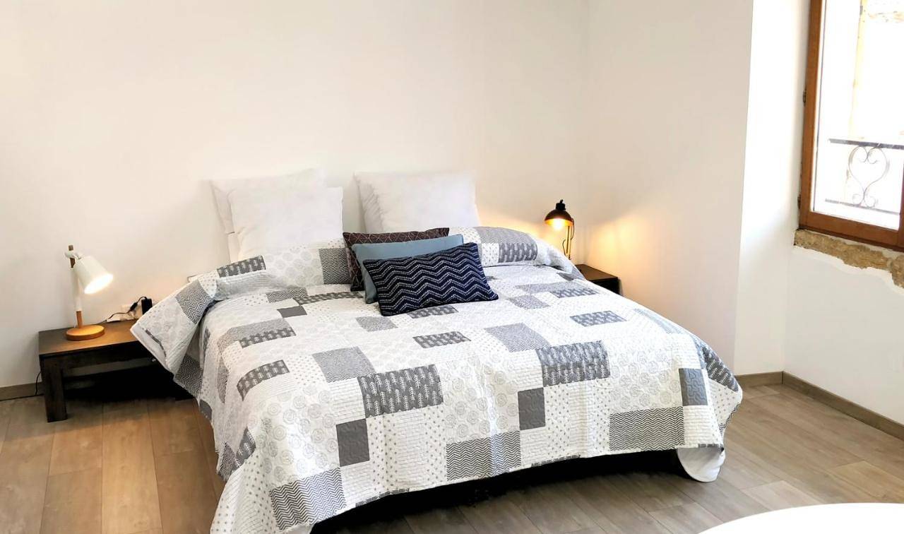 Appartement entier, Au Coeur du Vieux Village in Saint-Chamas, Côte méditerranéenne (France)