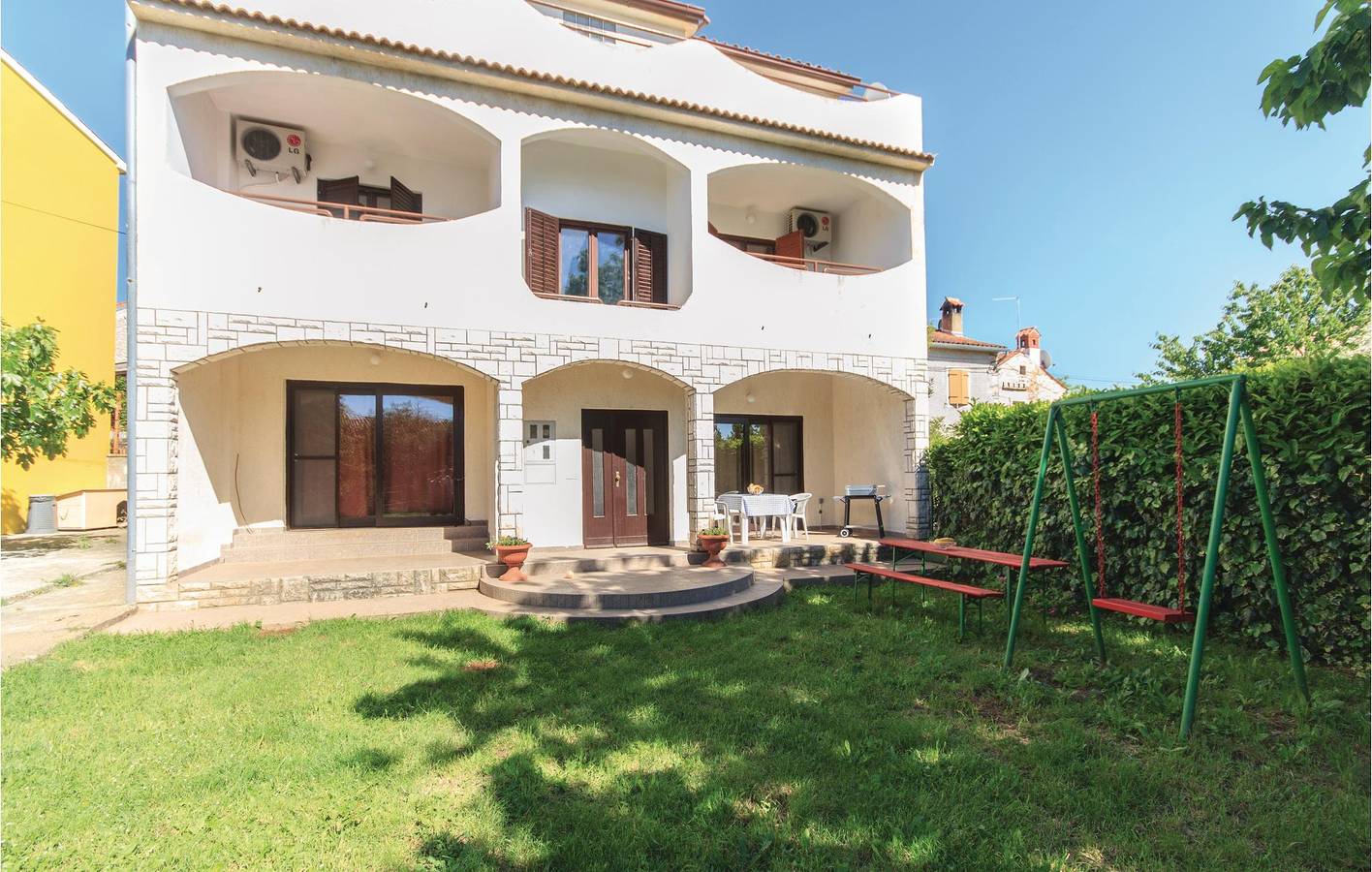 Ganze Ferienwohnung, Gemütliche Ferienwohnung mit Terrasse, WLAN und Parkplatz in der Nähe des Stadtzentrums von Sisan in Sisan, Südküste Istrien