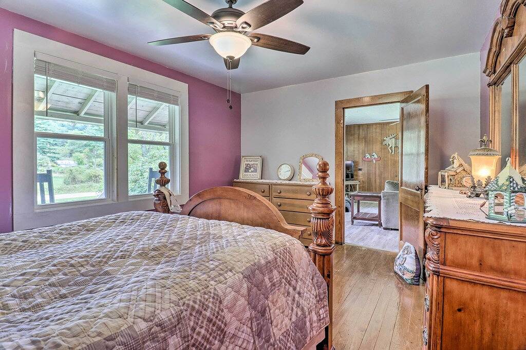 2 Mi to Ski Sapphire: Pet-Friendly Cashiers Cabin in Jackson County