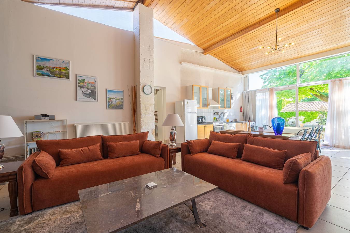 Petite maison "Gîte Le Sun House" avec piscine partagée, terrasse privée et Wi-Fi in Saint-Romain-de-Benet, Région de Saintes