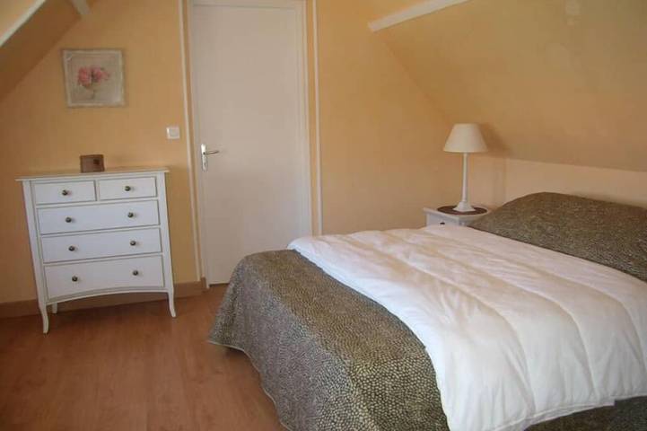 Location de vacances pour 4 personnes, avec terrasse ainsi que piscine et jardin à Bracquemont - 2