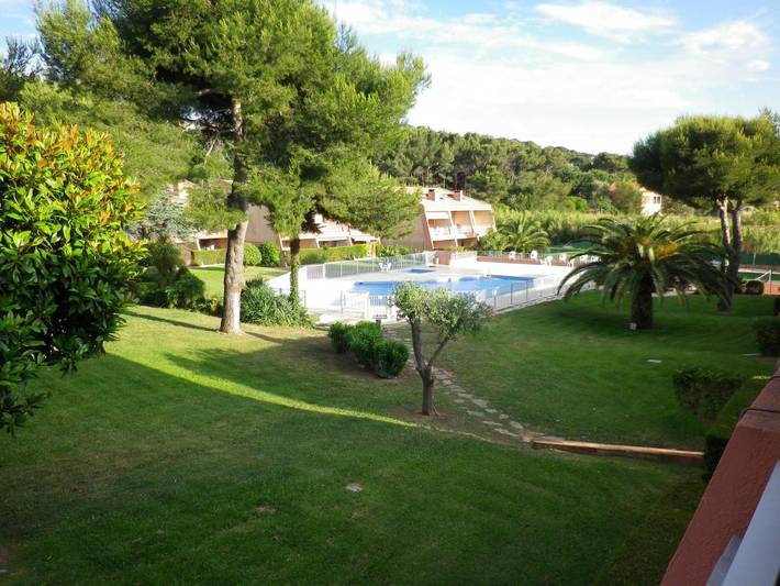 Appartement de vacances pour 6 personnes, avec jardin et piscine ainsi que bassin pour enfant et vue