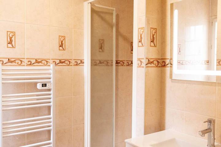 Entire apartment, Charming Apartment Near (Paris, Charles de Gaulle Disney Airport) in Clichy-sous-Bois, Seine-Saint-Denis