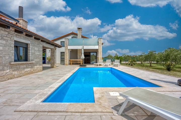 Ferienhaus für 6 Personen, mit Meerblick und Balkon sowie Pool, kinderfreundlich - 1