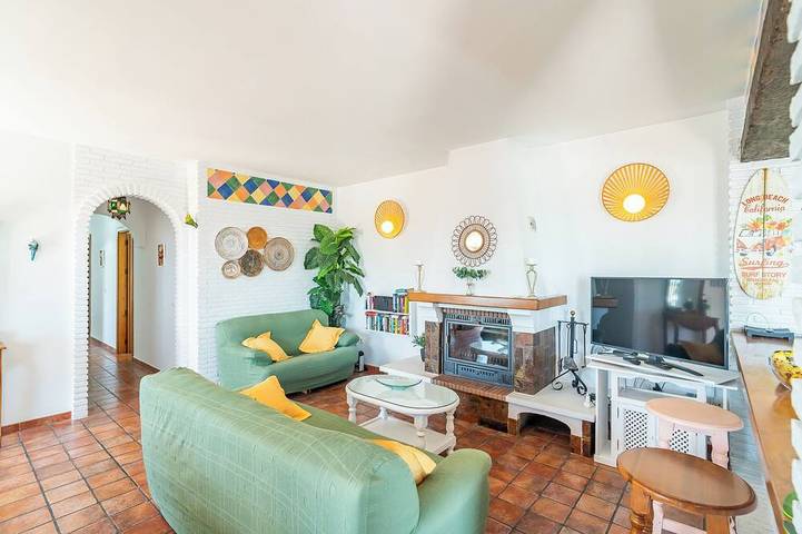 Villa de vacances avec lit balinais et vue sur la mer à Torrox in Torrox, Cordillera Penibética