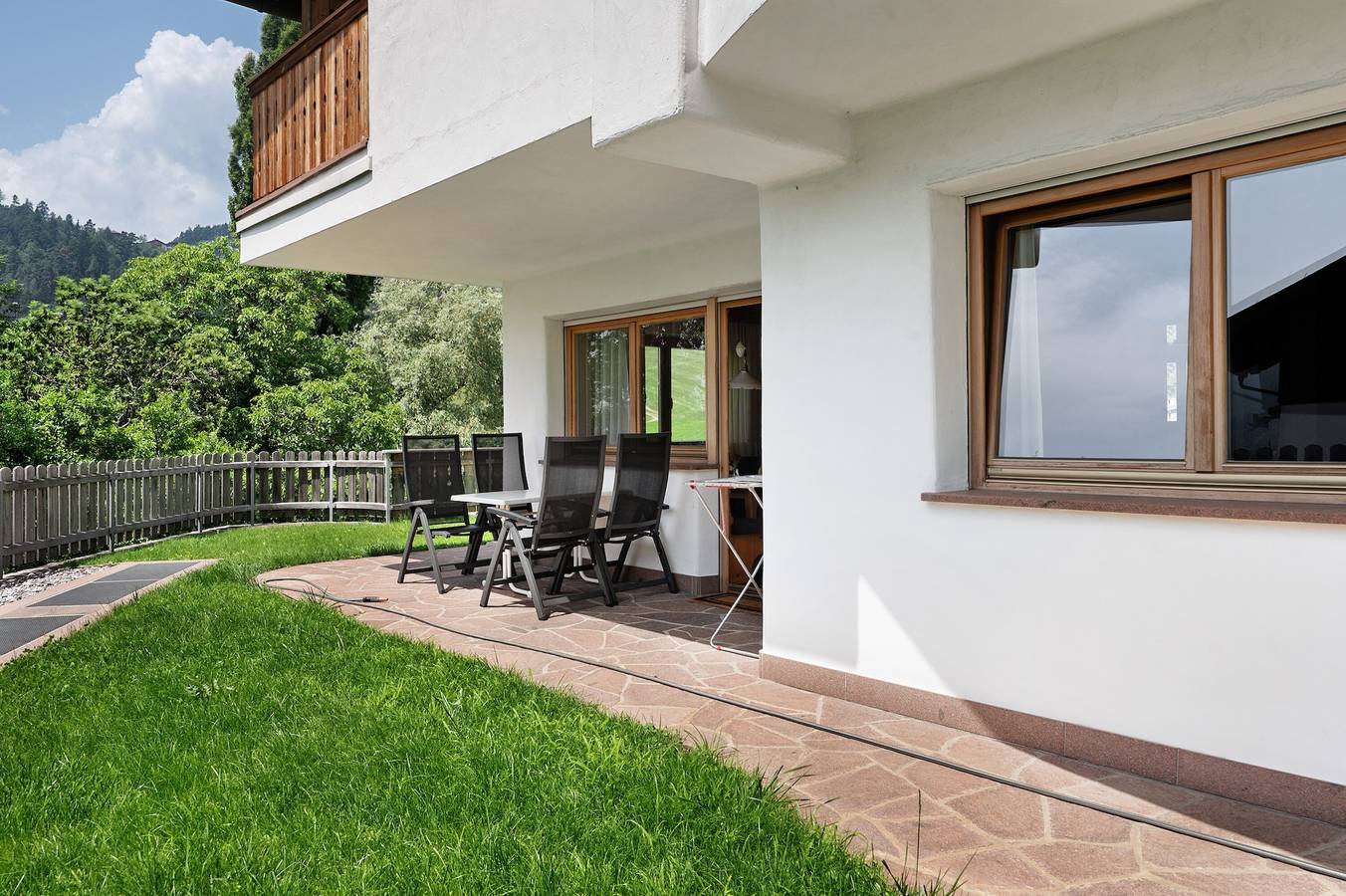 Entire apartment, Apartment 'Villa Nussbaumer A' with Mountain View, Private Terrace and Wi-Fi in Seis am Schlern, Kastelruth