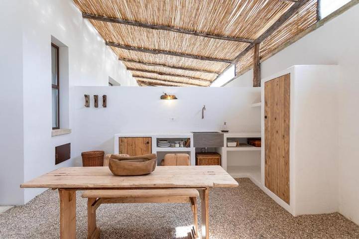 Location de vacances pour 2 personnes, avec piscine ainsi que vue et jardin à Sant'Isidoro - 3