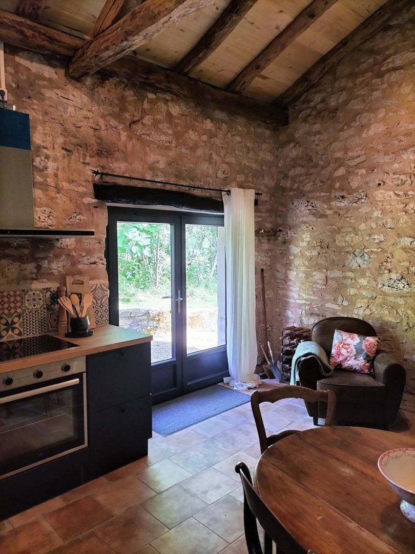 Gîte pour 2 personnes avec terrasse in Albas, Lot