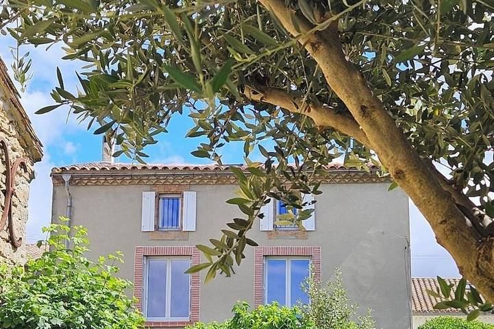 Location de vacances pour 12 personnes, avec terrasse et jardin à Alzonne