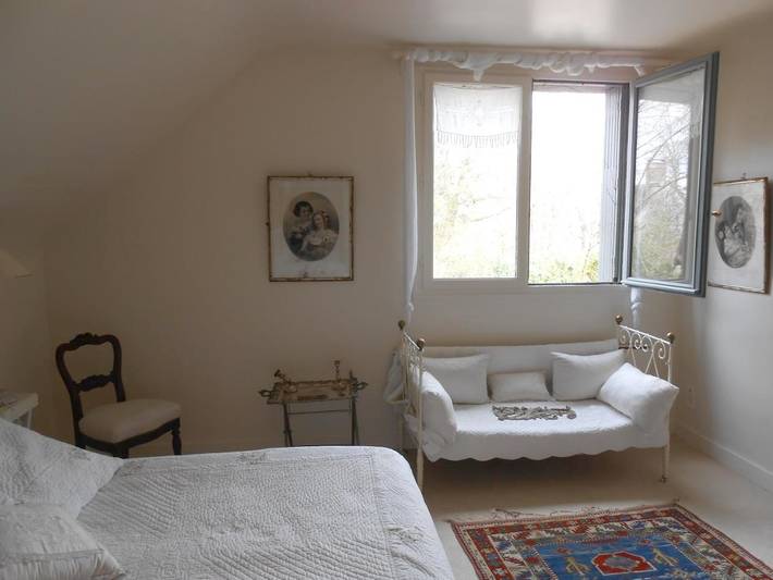 Location de vacances pour 3 personnes, avec jardin ainsi que terrasse et piscine à Saint-Branchs - 3