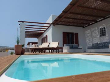 Ferienhaus für 2 Personen, mit Ausblick und Pool sowie Garten auf Santorin