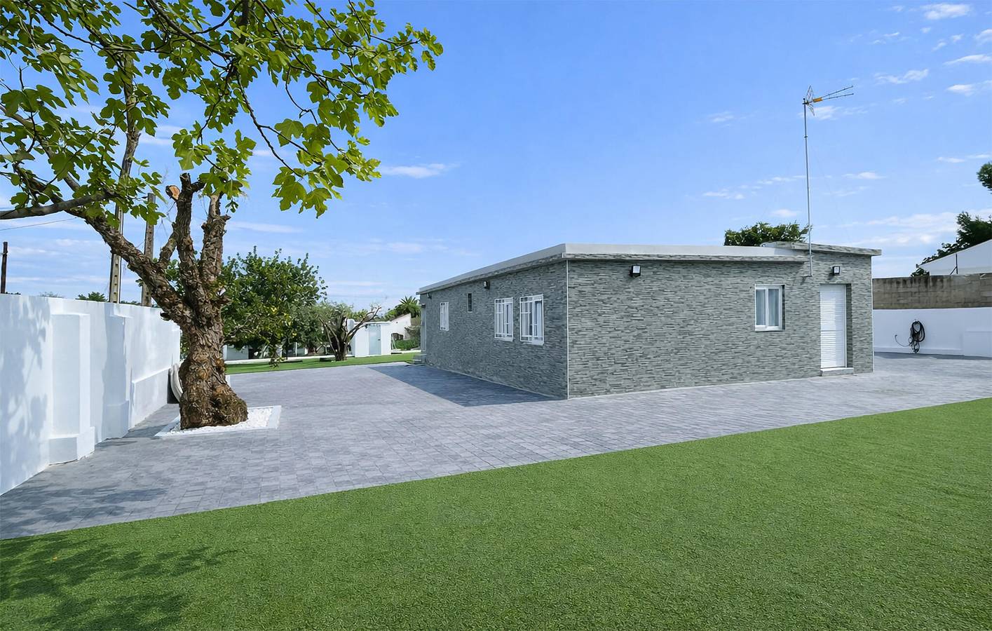Encantador apartamento de 2 dormitorios con piscina cerca de Vilamarxant y la pizzería Don Rafaello in Villamarchante, Provincia de Valencia