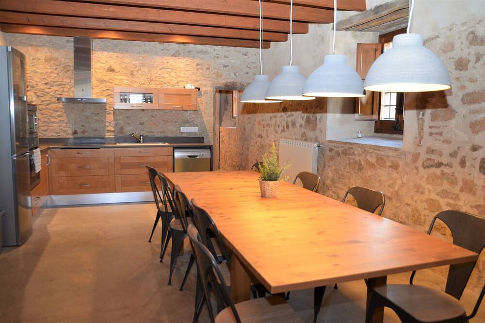 Magnificent castle on a mountain with private pool and scenic nature in Santa Coloma de Farners, Province de Gérone
