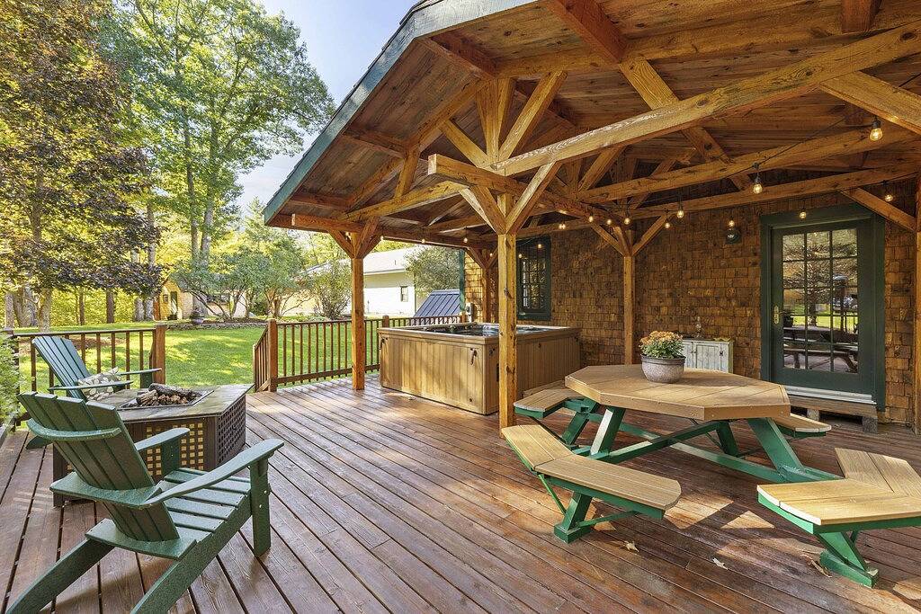 Central Escape is the perfect getaway for families and groups looking to explore New Hampshire’s Lakes Region and White Mountains. Relax in the private year-round hot tub, walk to Squam Lake, and enjoy easy access to skiing, hiking, and local dining in Center Harbor, Squam Lake