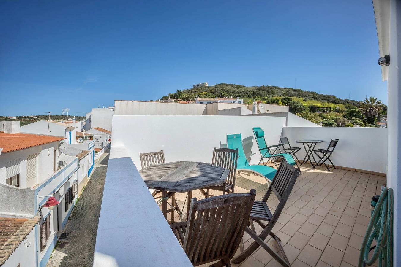 "Casa da Paz" com vista para o mar, terraços privados e Wi-Fi in Salema, Parque Natural do Sudoeste Alentejano e Costa Vicentina