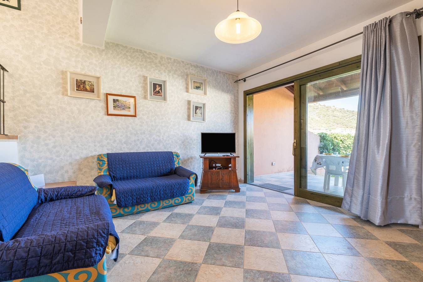 Apartamento entero, Apartamento 'Villetta Stella' con terraza privada, Wi-Fi y aire acondicionado in Chia, Domus De Maria