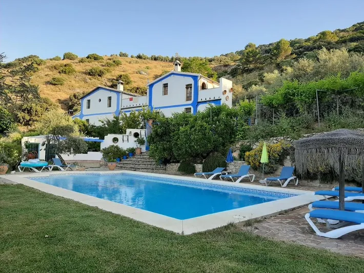 Casa rural para 4 personas, con jacuzzi y piscina para niños además de jardín y piscina, Familias con niños - 1