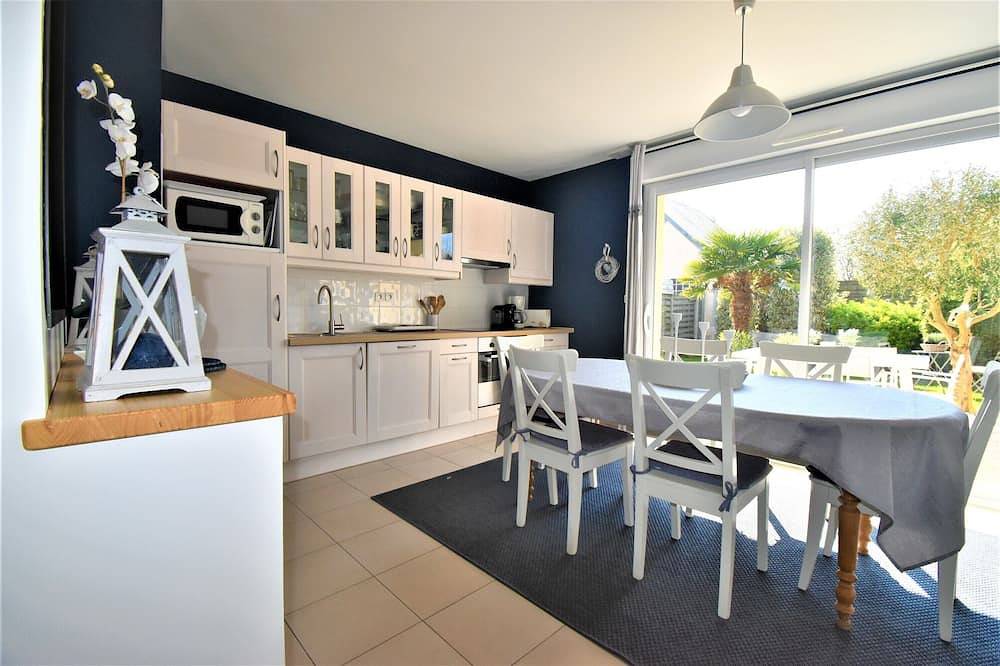 300 M From The Beach Bright 4* House With All Comforts Enclosed Lush Wooded Garden in Agon-Coutainville, Coutances