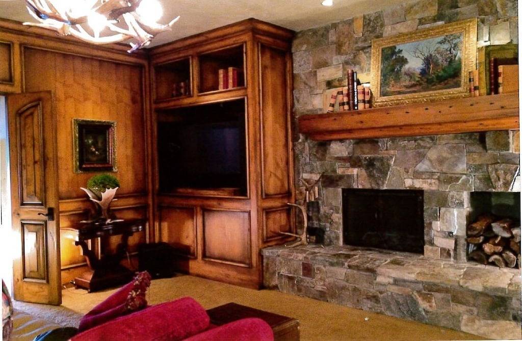 Ganze Wohnung, Rustikaler Luxus mit Weltklasse-Aussicht und Privatstrand in Finley Point, Flathead Nationalwald