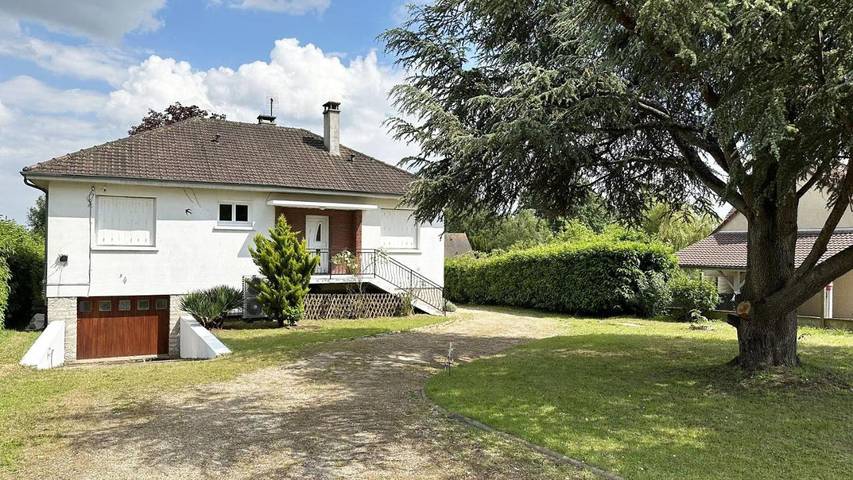 Location de vacances pour 10 personnes, avec terrasse ainsi que piscine et jardin à Cloyes-sur-le-Loir - 3