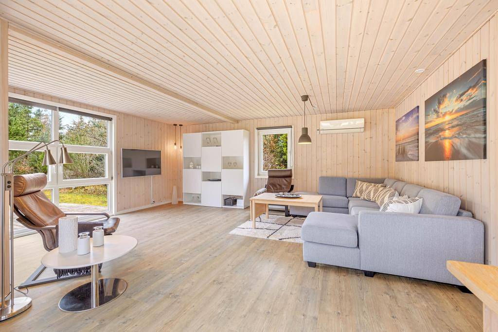 Lyst og lækkert indrettet feriehus med dejlig beliggenhed in Houstrup, Varde Kommune