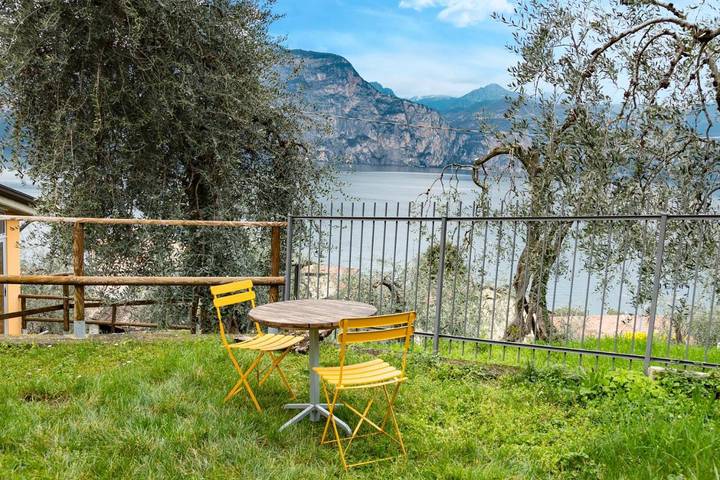 Ferienhaus für 2 Personen, mit Garten und Terrasse sowie Seeblick und Ausblick, mit Haustier am Gardasee - 2
