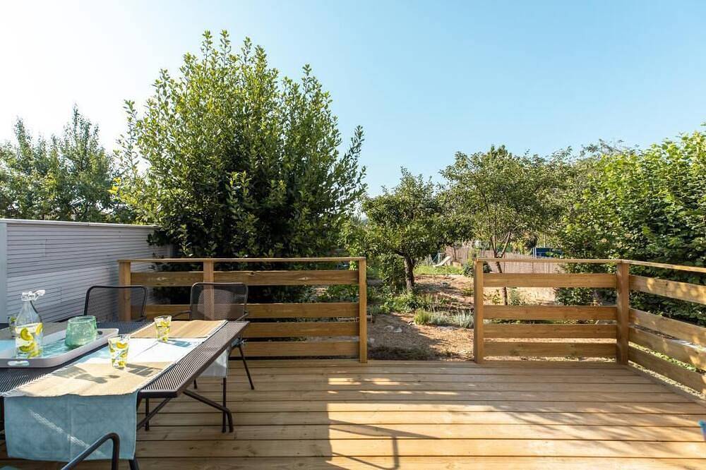 Entire apartment, T3 Avec Terrasse & Jardin Proche de la Gare in Clermont-Ferrand, Volcans d'Auvergne Regional Nature Park