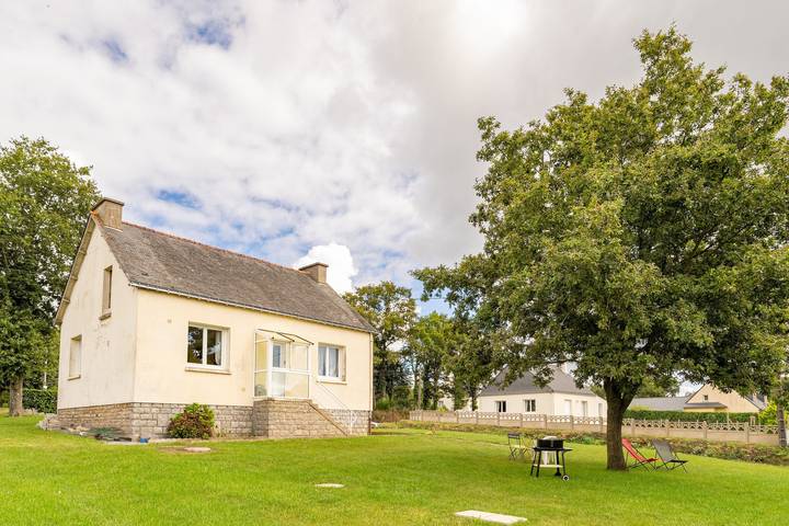 Maison Ker Morin with Large Garden and Wi-Fi in Glénac, Vannes region