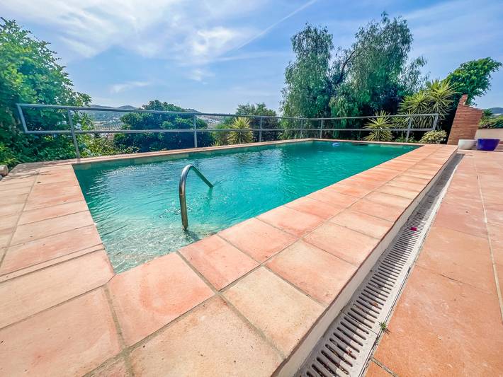 Cd-1383 Villa De Tres Dormitorios Con Piscina in Viñuela, Cordillera Penibética