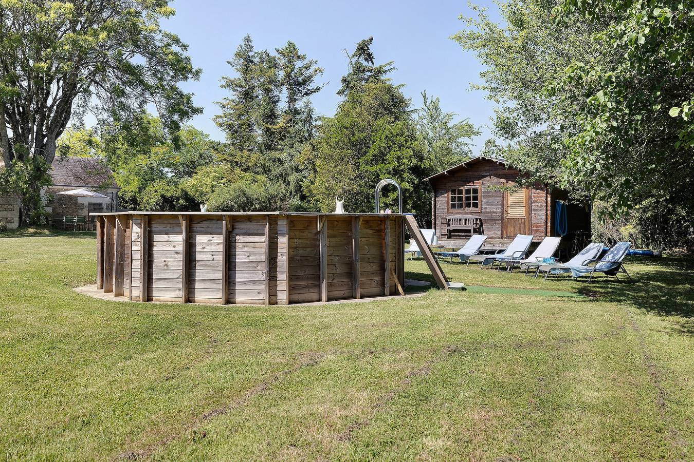 Cottage « Ishi To Ki » avec piscine partagée, terrasse privée et Wi-Fi in Chédigny, Vallée de la Loire