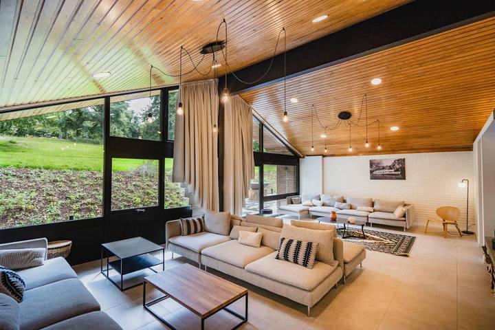 Vakantiehuis voor 33 personen, with Whirlpool and Terras as well as Tuin and Sauna in Dinant